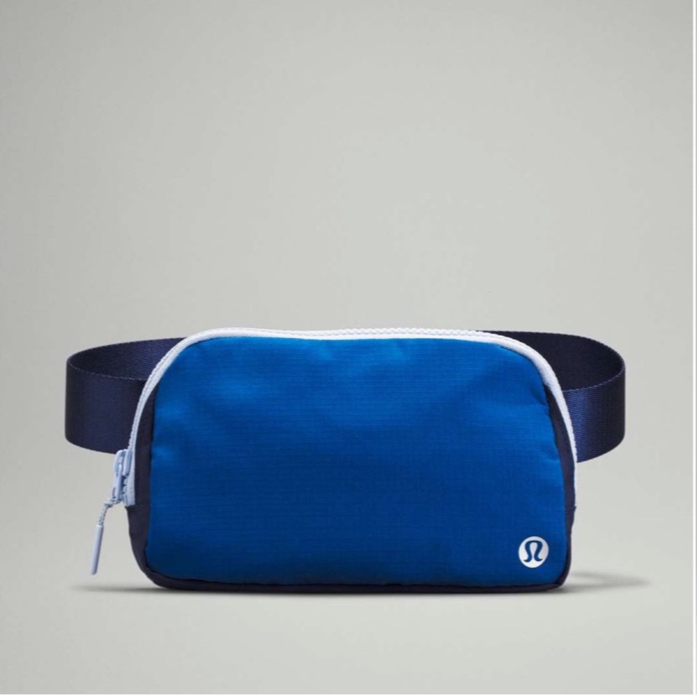 NWT Everywhere Belt Bag in Symphony Blue/Night Sea